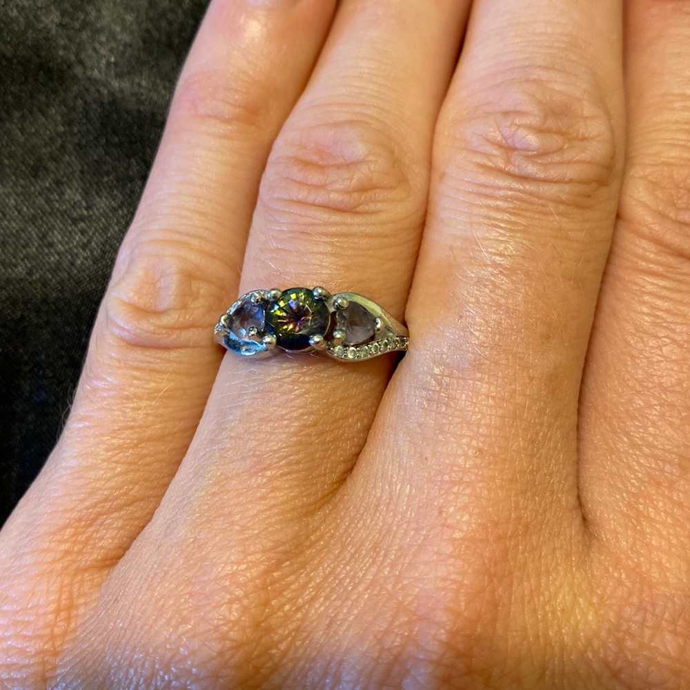 Dark rainbow cubic zirconia
